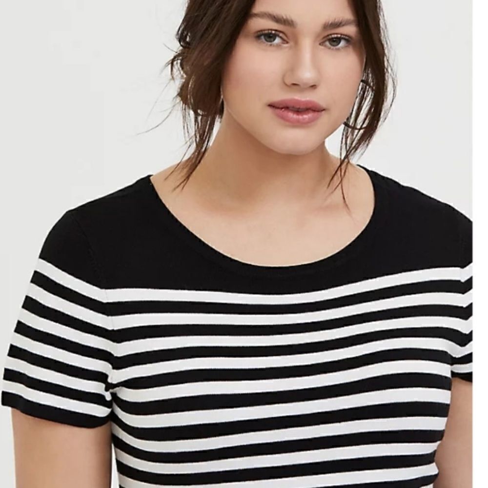 Torrid Black and white stripe sweater knit short sleeve shift dress - Picture 2 of 11